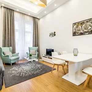  Apartament Hello Downtown - Movie